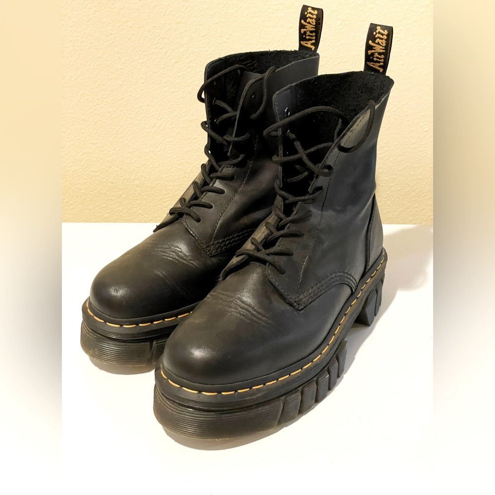 Dr. Marten Platform Lace up Boots Black Womens Sz 9